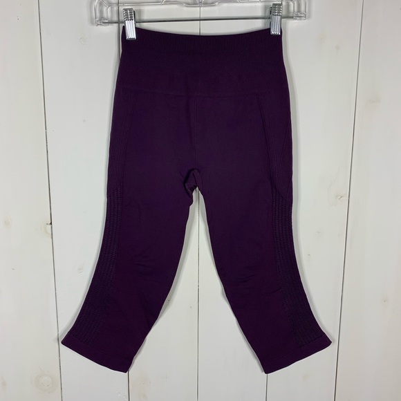 lululemon athletica Pants - Lululemon Purple Sz 2 In The Flow Crop Leggings